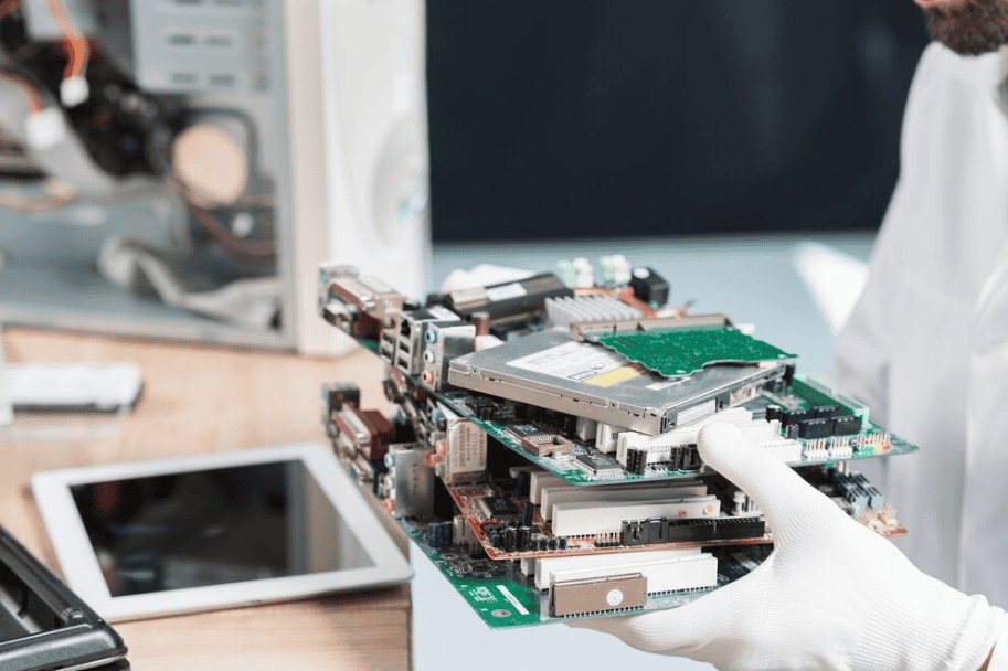 Responsible Laptop Disposal in the UAE: How to Recycle and Protect Your Data
