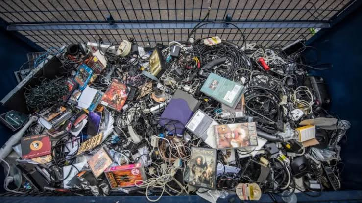 Scrap Electronics Buyers in the UAE: How to Sell E-Waste for Maximum Value